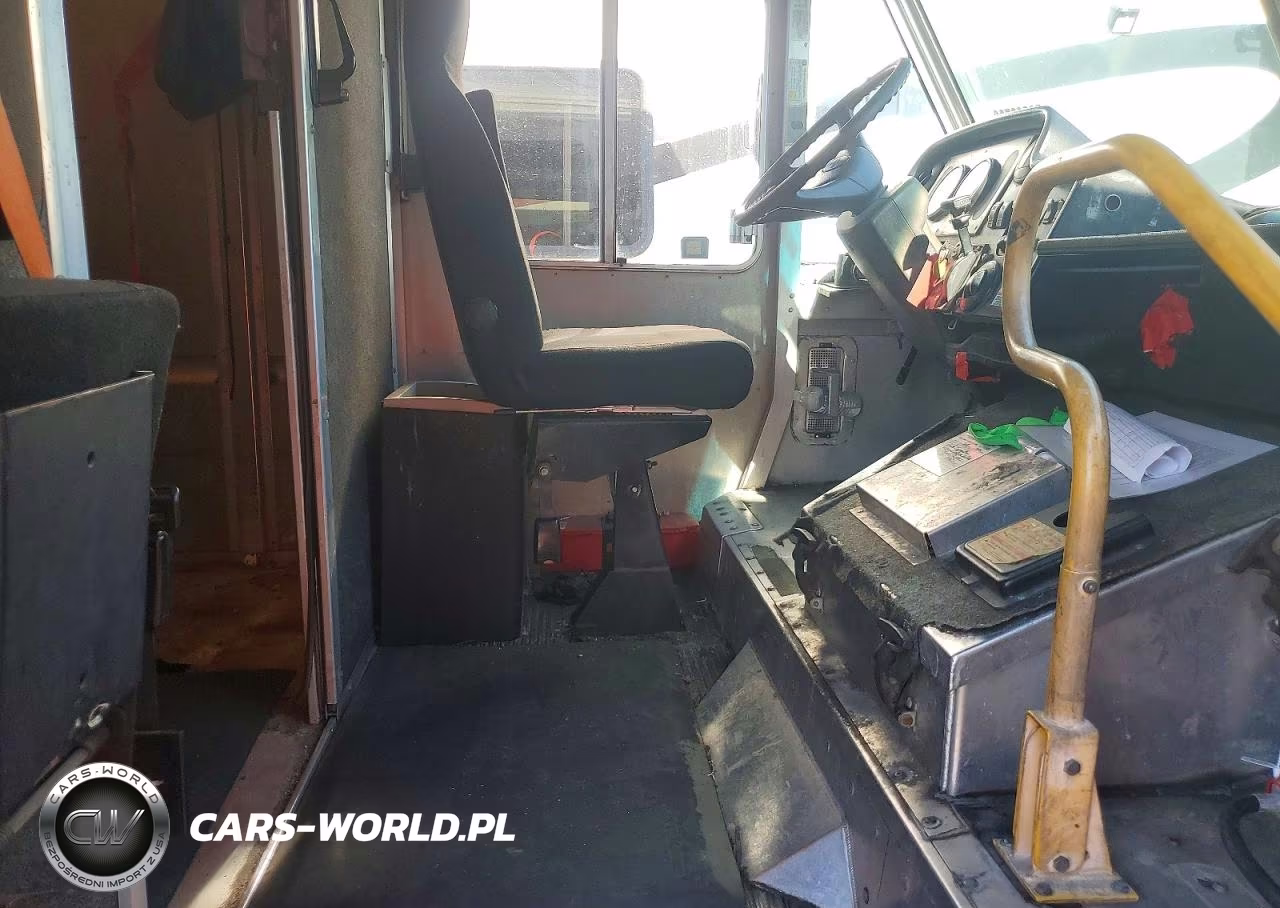 2008 Freightliner Mt45 Chassis Delivery Truck VIN:4UZAAPDU08CZ83713 - 11