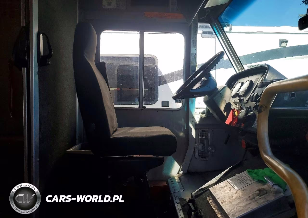 2008 Freightliner Mt45 Chassis Delivery Truck VIN:4UZAAPDU08CZ83713 - 7