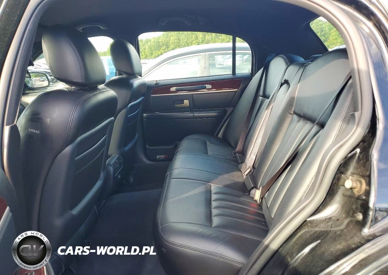2004 Lincoln Town Car Executive VIN:1LNHM81W14Y660527 - 10