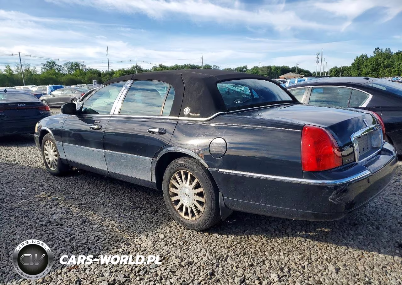 2004 Lincoln Town Car Executive VIN:1LNHM81W14Y660527 - 2