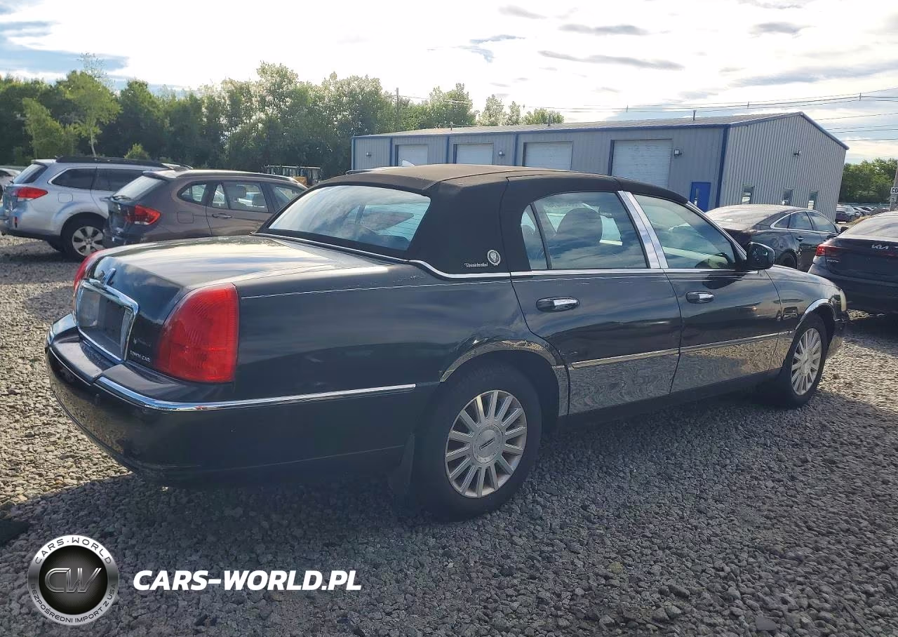 2004 Lincoln Town Car Executive VIN:1LNHM81W14Y660527 - 3