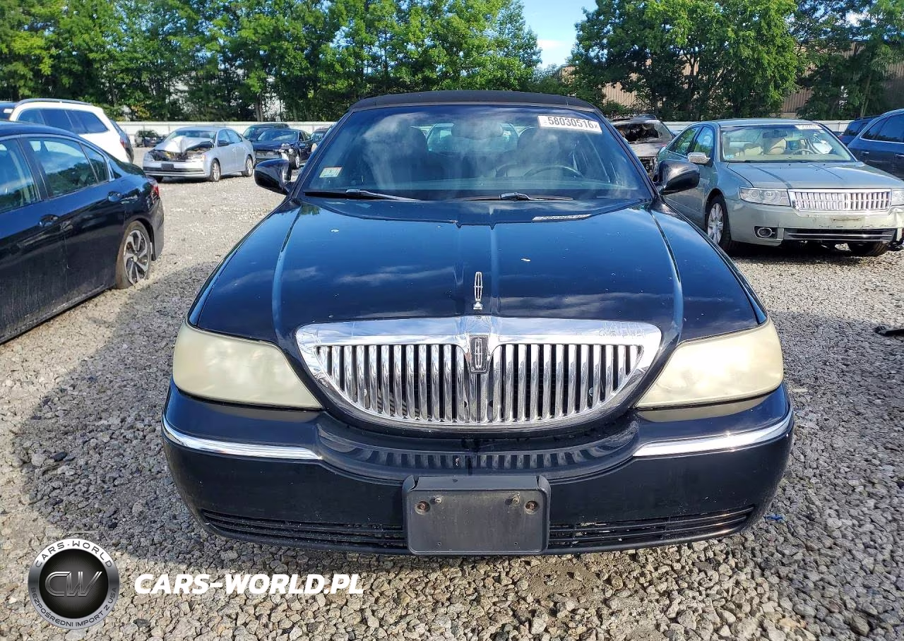 2004 Lincoln Town Car Executive VIN:1LNHM81W14Y660527 - 5