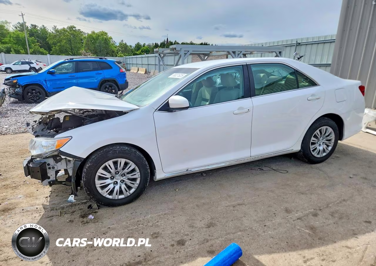 2014 Toyota Camry Le – zdjęcie 1 z 13