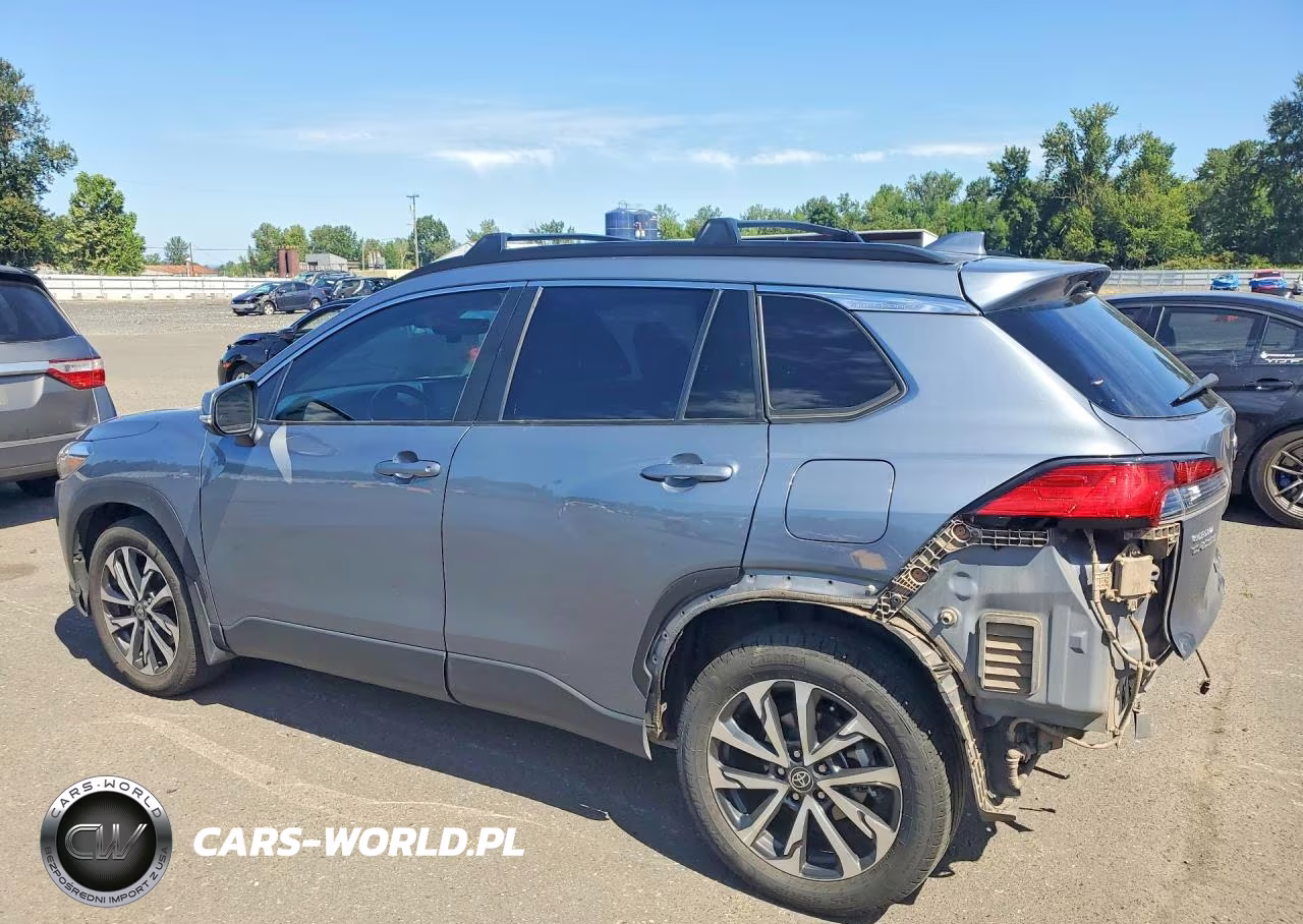 2022 Toyota Corolla Cross Xle VIN:7MUDAABG3NV021384 - 2