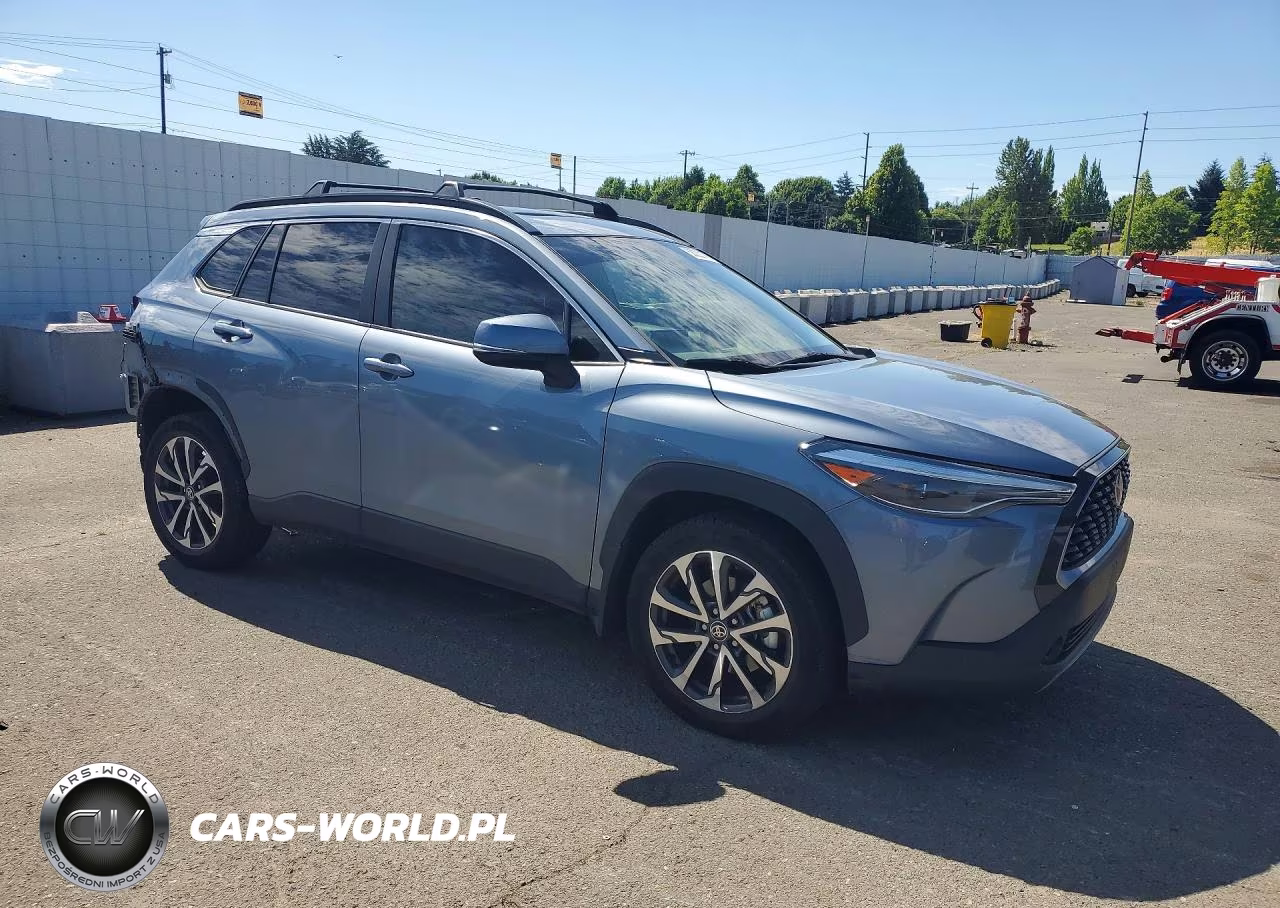 2022 Toyota Corolla Cross Xle VIN:7MUDAABG3NV021384 - 4