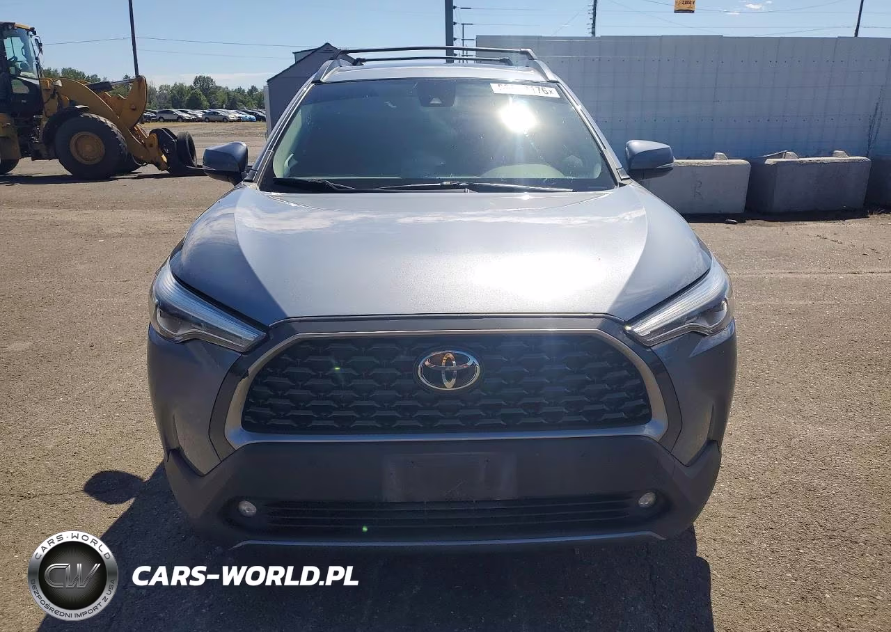 2022 Toyota Corolla Cross Xle VIN:7MUDAABG3NV021384 - 5
