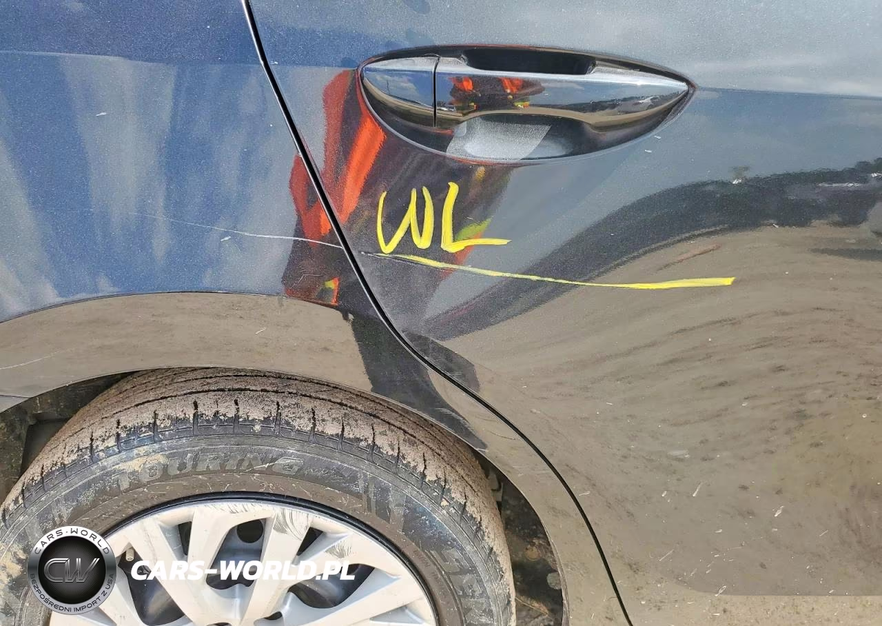 2018 Toyota Corolla Le VIN:5YFBURHE4JP810594 - 12