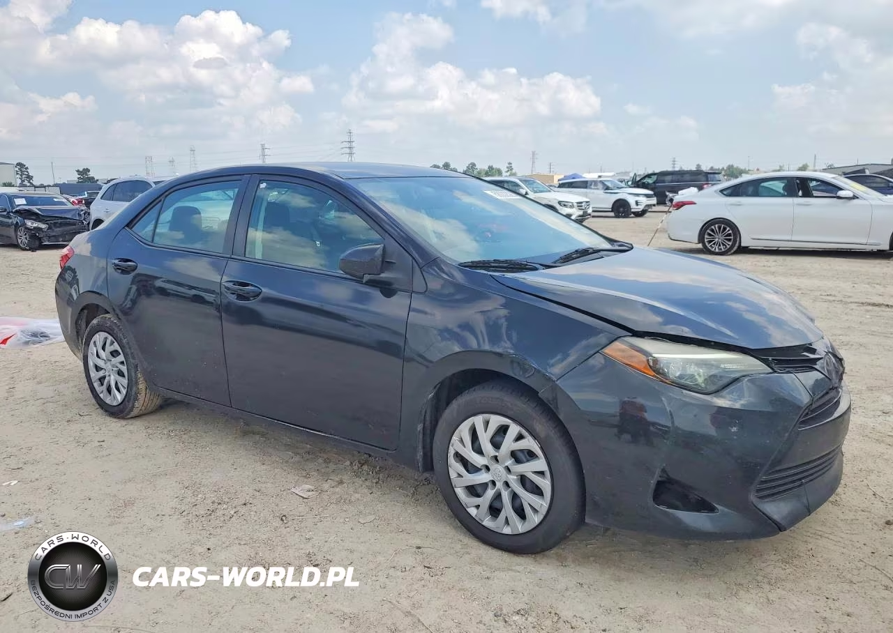 2018 Toyota Corolla Le VIN:5YFBURHE4JP810594 - 4