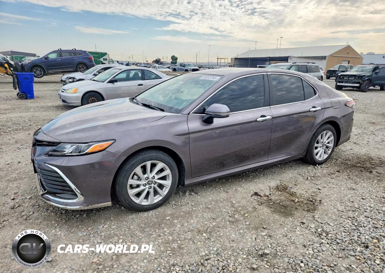 2021 Toyota Camry Le – zdjęcie 1 z 13