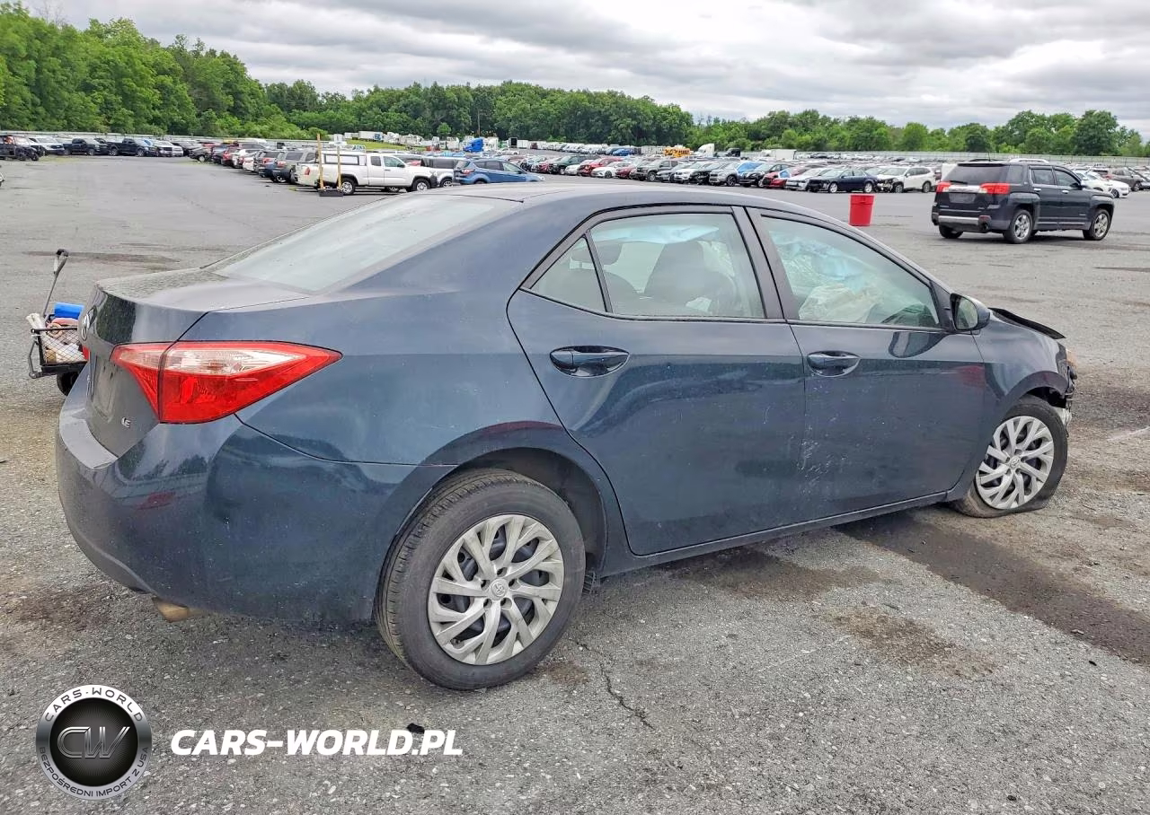 2018 Toyota Corolla Le VIN:2T1BURHE0JC053144 - 3
