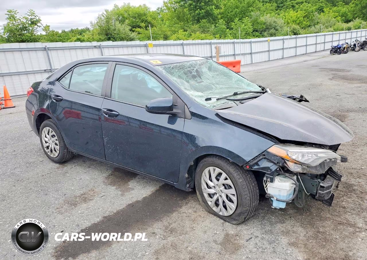 2018 Toyota Corolla Le VIN:2T1BURHE0JC053144 - 4