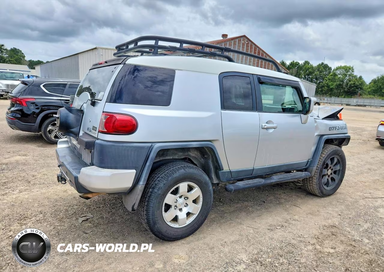 2007 Toyota Fj Cruiser Base VIN:JTEZU11F070002499 - 3