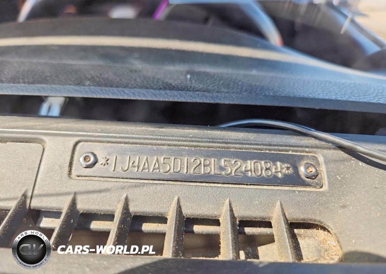 2011 Jeep Wrangler Sahara VIN:1J4AA5D12BL524084 - 12