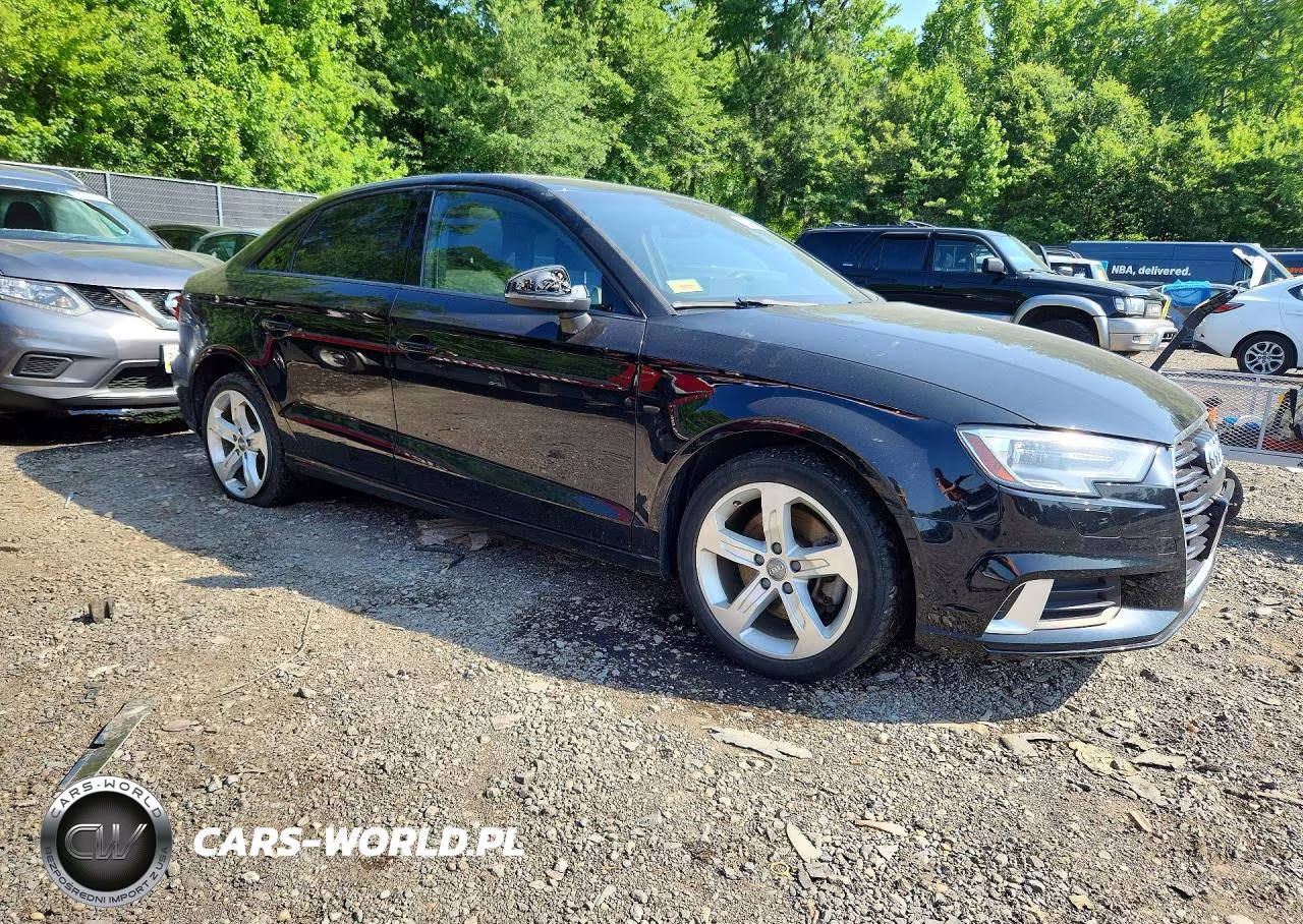 2018 Audi A3 Premium VIN:WAUAUGFF9J1028739 - 4