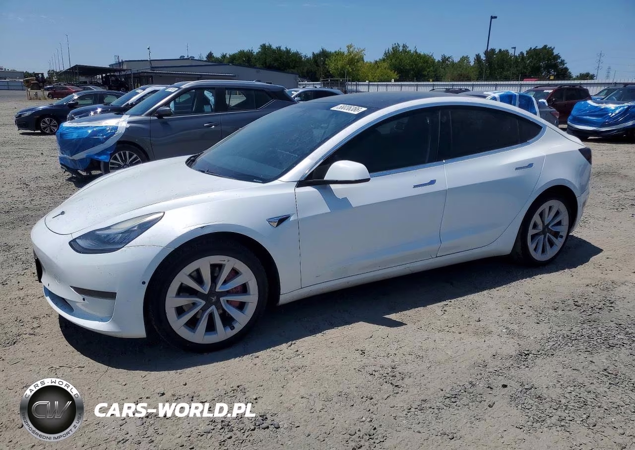 TESLA MODEL 3 – zdjęcie 1 z 12