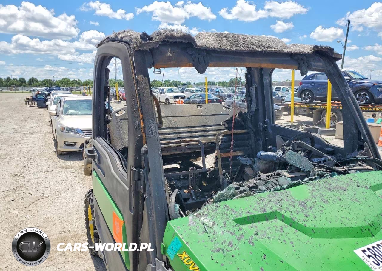 2021 John Deere Xuv835R Utility Vehicle VIN:1M0835RAVMM043048 - 9