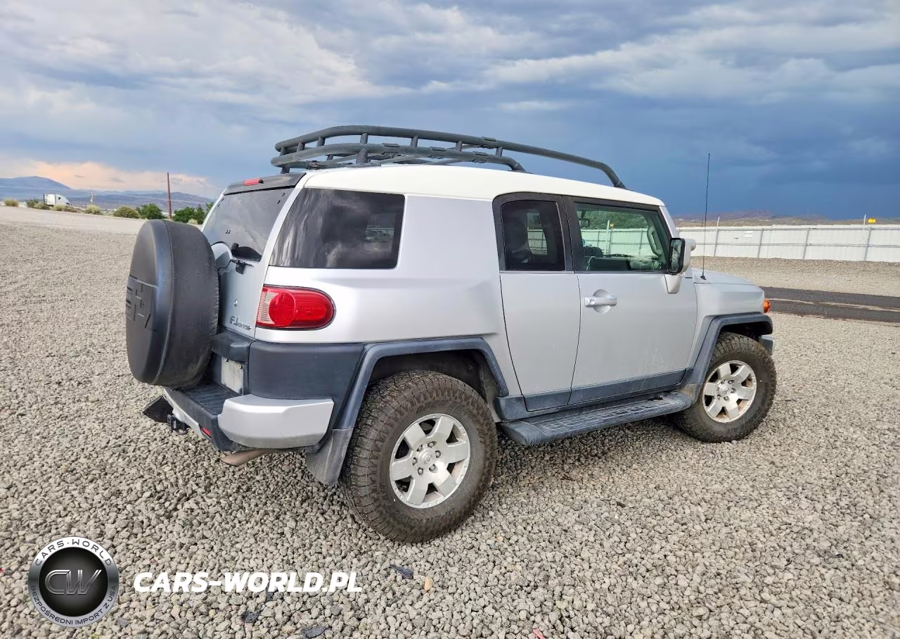 2007 Toyota Fj Cruiser Base VIN:JTEBU11F170098581 - 3