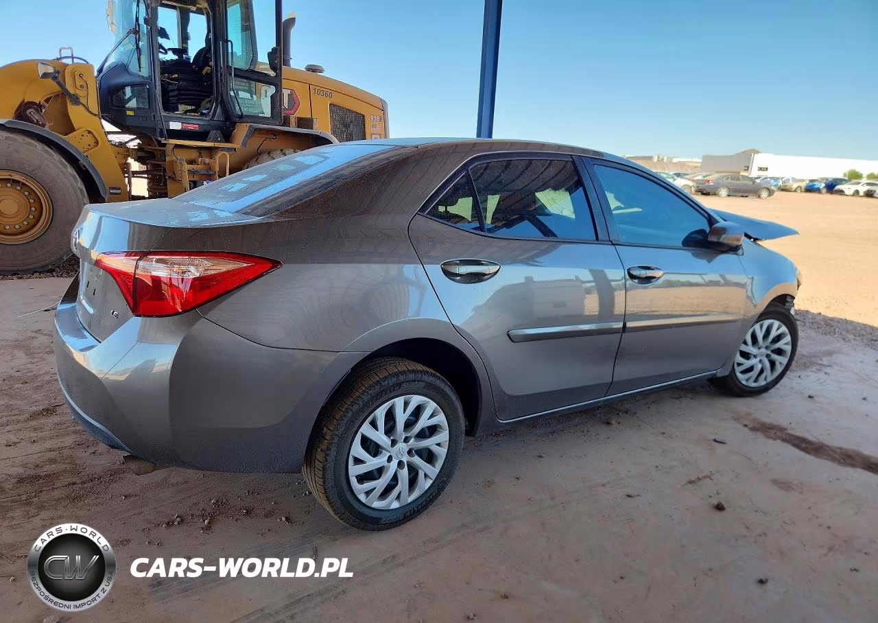 2018 Toyota Corolla Le VIN:2T1BURHE0JC095569 - 3