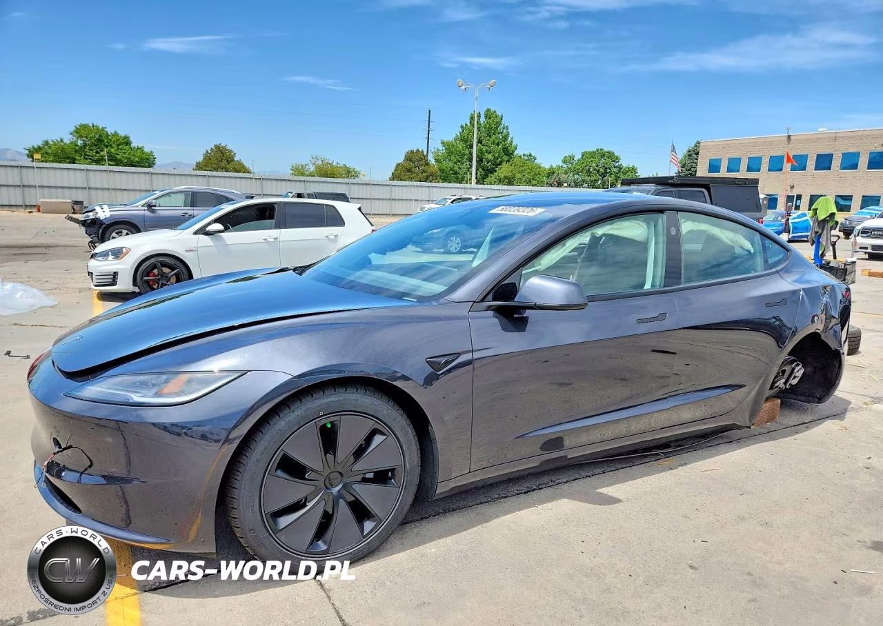2025 Tesla Model 3 – zdjęcie 1 z 13