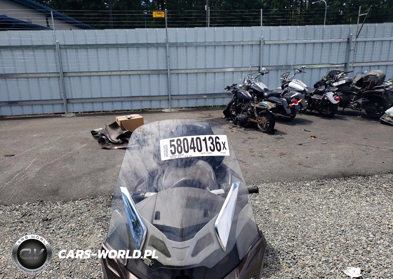 2012 Can-Am Spyder Roadster Rt-Ltd VIN:2BXJBRC15CV000066 - 5
