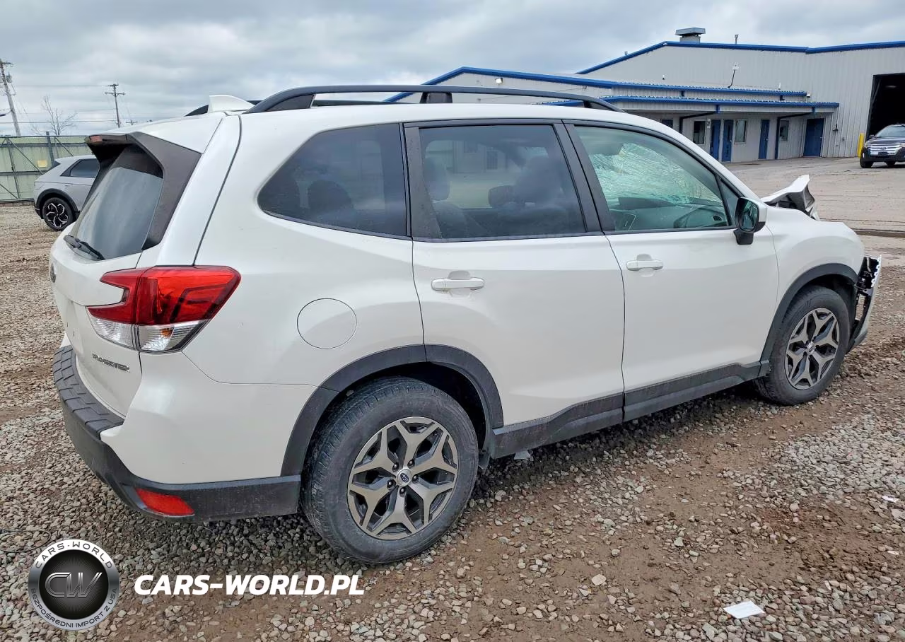 2019 Subaru Forester Premium VIN:JF2SKAEC1KH532147 - 3