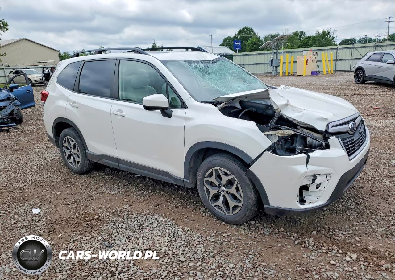 2019 Subaru Forester Premium VIN:JF2SKAEC1KH532147 - 4