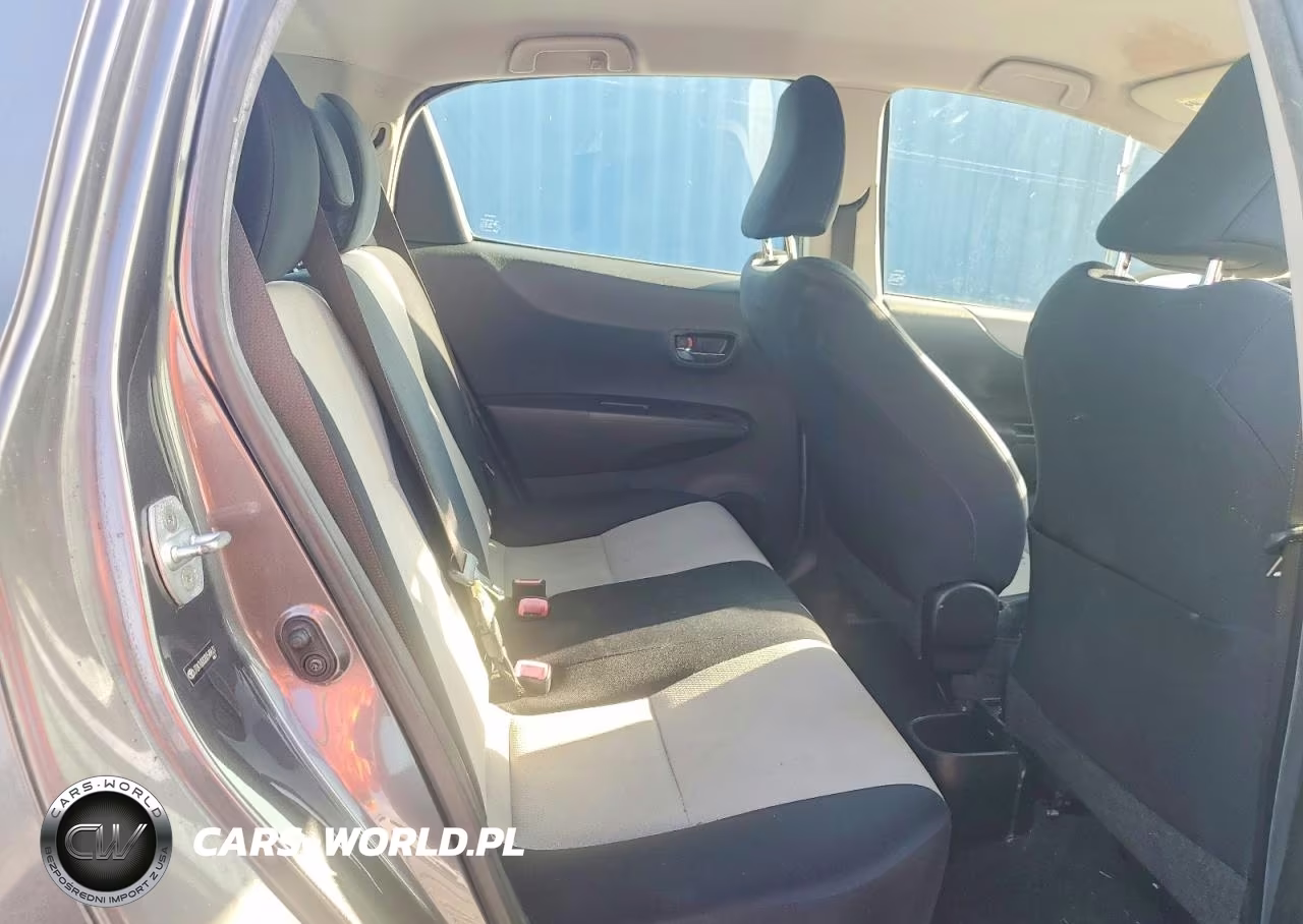 2013 Toyota Yaris 5-Door Le VIN:JTDKTUD32DD549631 - 10