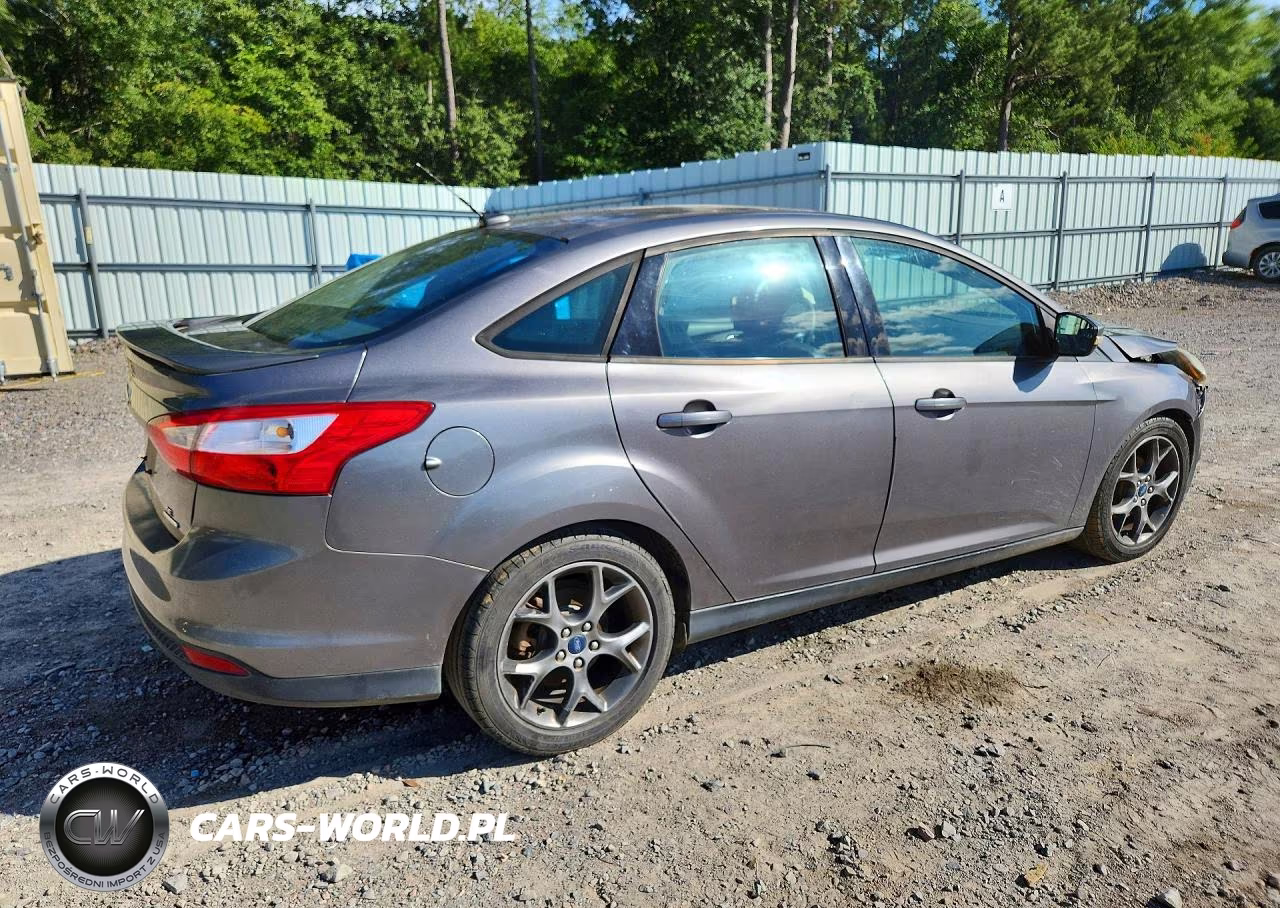 2014 Ford Focus Se VIN:1FADP3F24EL151412 - 3