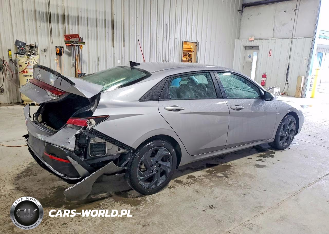 2026 Hyundai Elantra Sel Sport VIN:KMHLM4DG7TU110522 - 3