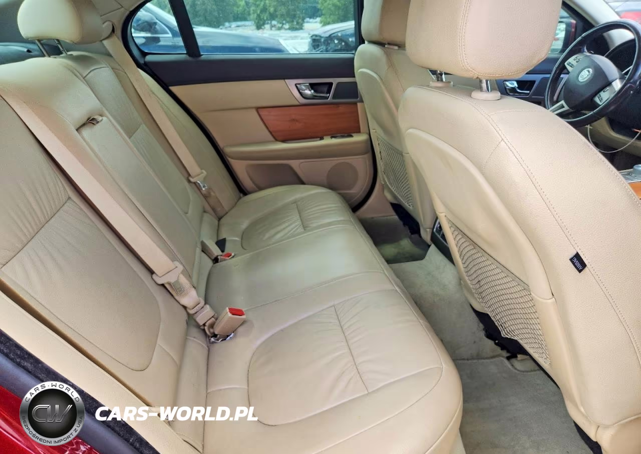2010 Jaguar Xf Luxury VIN:SAJWA0FA8AHR65894 - 10