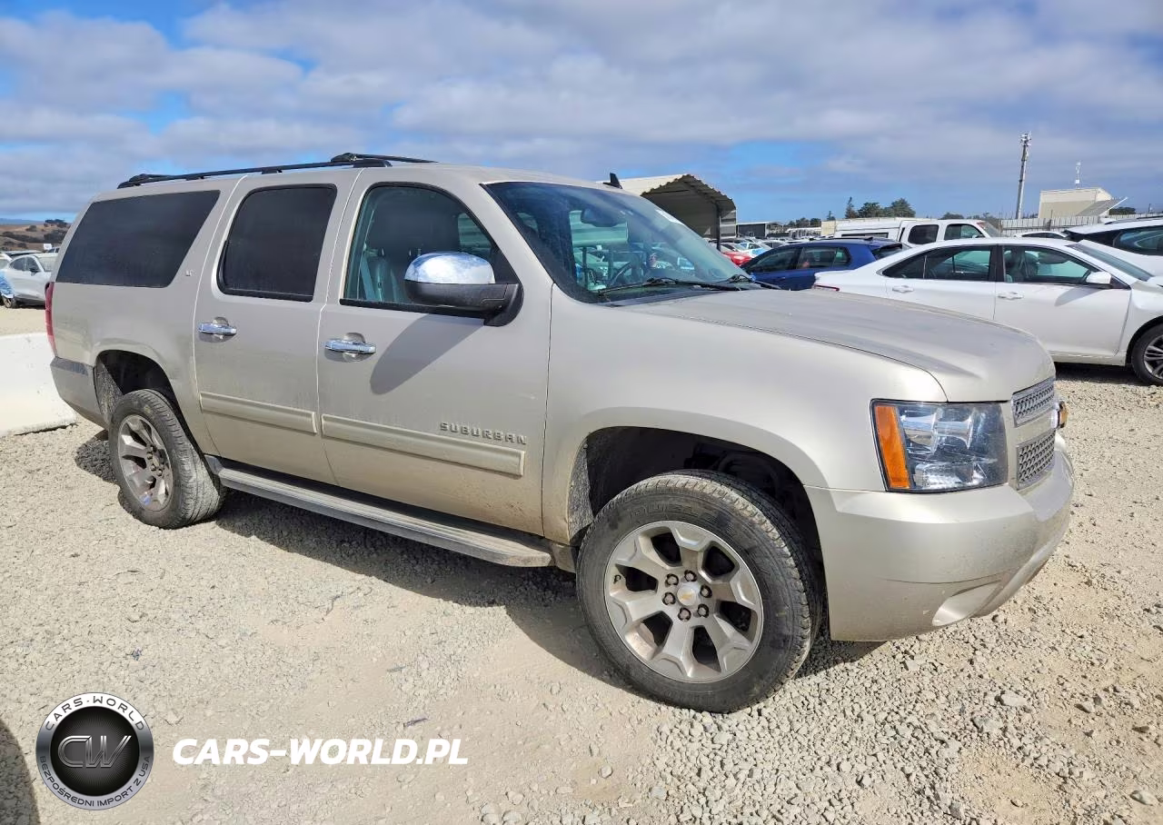 2013 Chevrolet Suburban K1500 Lt VIN:1GNSKJE79DR132648 - 4