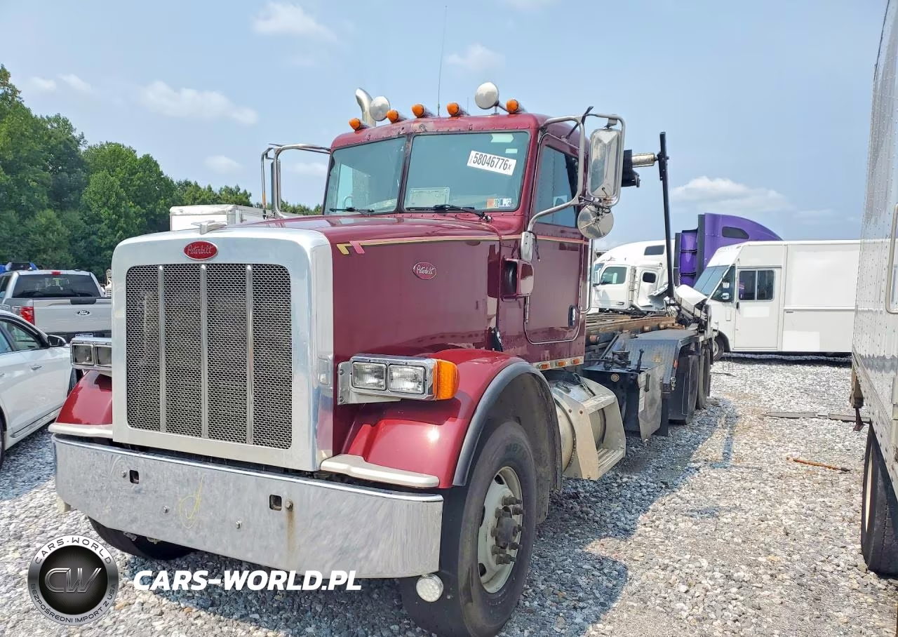 2012 Peterbilt 367 Roll-Off Container Truck