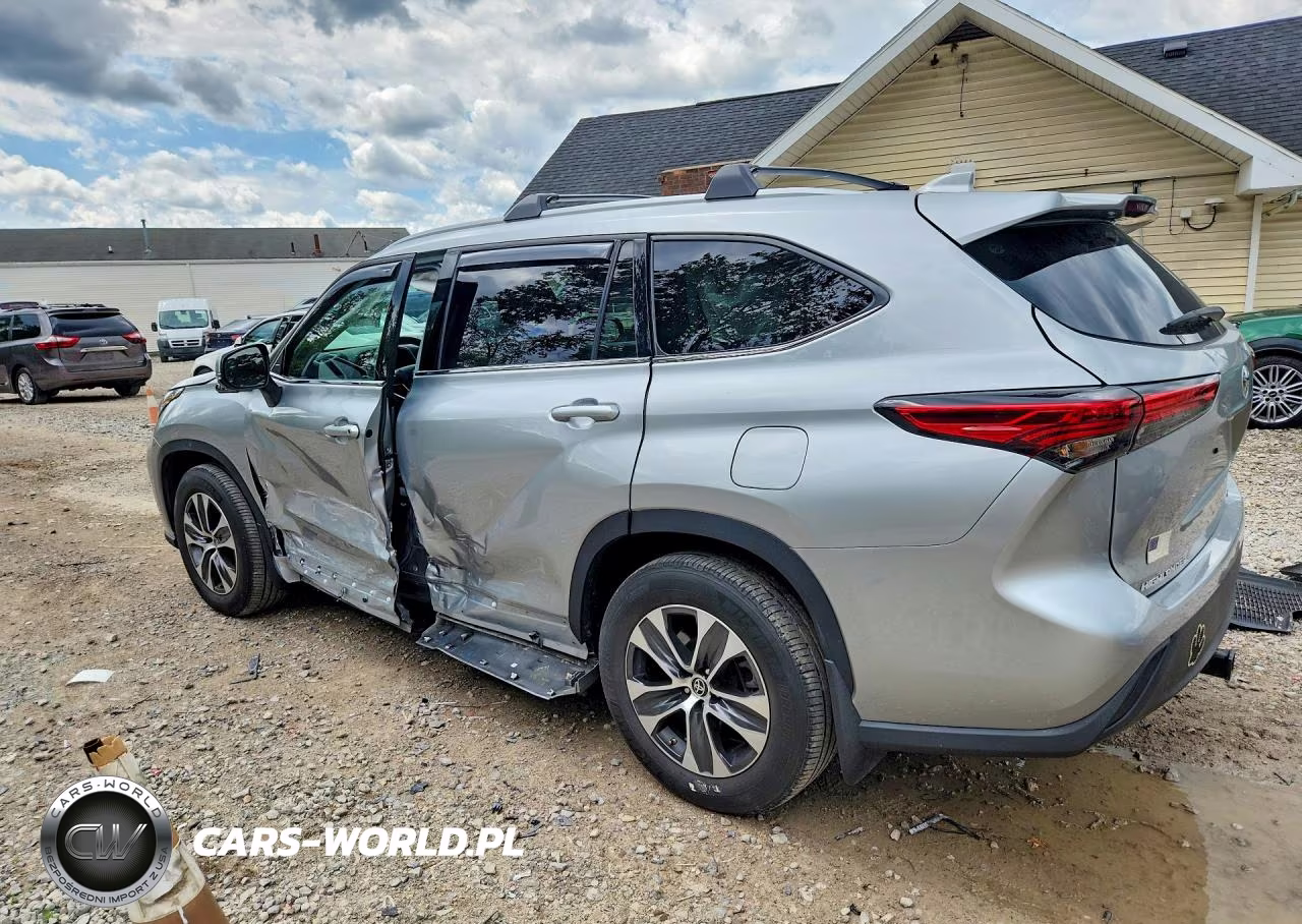 2022 Toyota Highlander Xle VIN:5TDHZRBH4NS577943 - 2