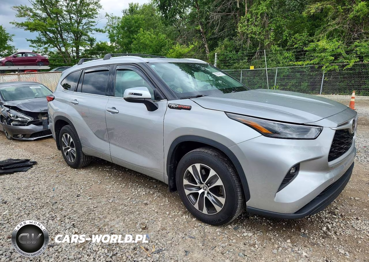 2022 Toyota Highlander Xle VIN:5TDHZRBH4NS577943 - 4