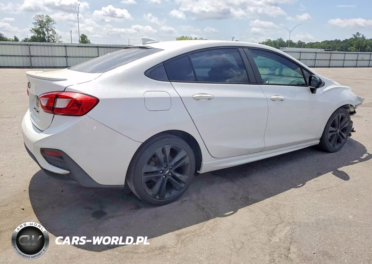 2018 Chevrolet Cruze Lt VIN:1G1BE5SM5J7126315 - 3