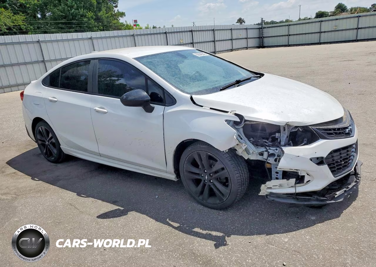 2018 Chevrolet Cruze Lt VIN:1G1BE5SM5J7126315 - 4