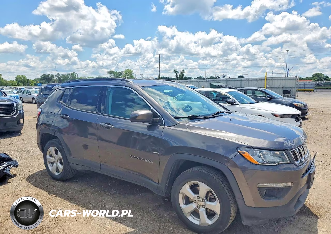 2018 Jeep Compass Latitude VIN:3C4NJDBB1JT199511 - 4