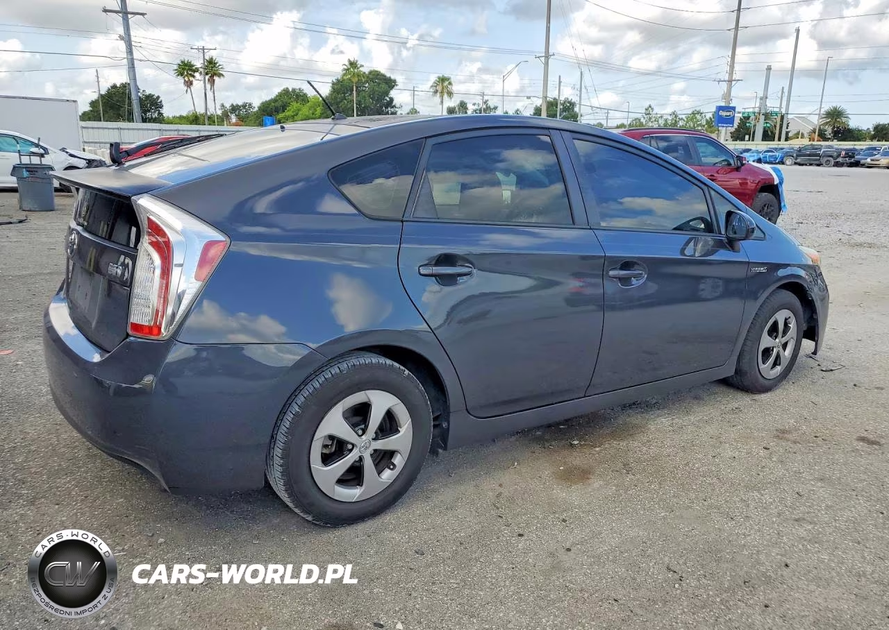 2013 Toyota Prius Two VIN:JTDKN3DU6D5621891 - 3
