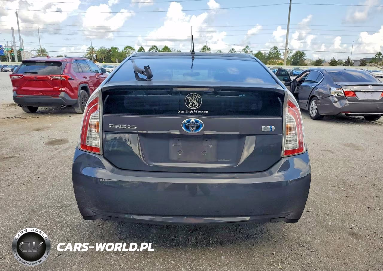 2013 Toyota Prius Two VIN:JTDKN3DU6D5621891 - 6