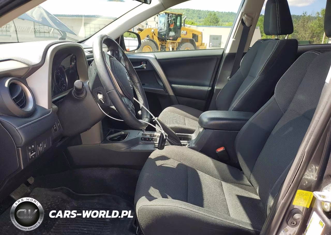 2018 Toyota Rav4 Xle VIN:2T3RFREV8JW832066 - 7