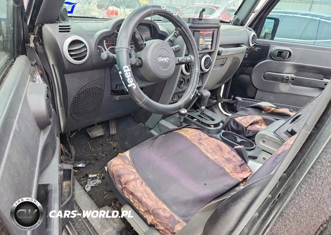 2008 Jeep Wrangler Unlimited Sahara VIN:1J4GA59178L622622 - 8