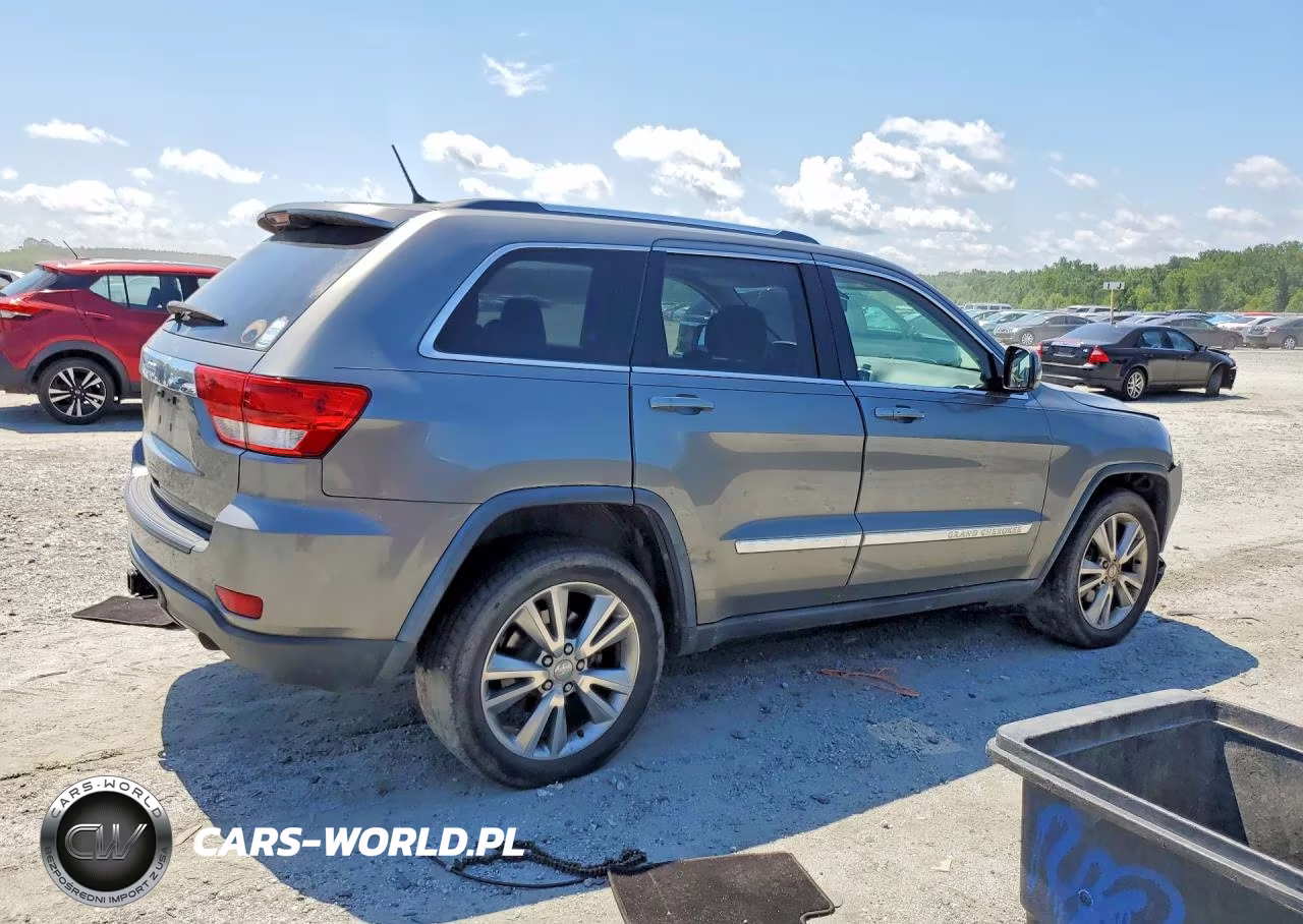 2013 Jeep Grand Cherokee Laredo VIN:1C4RJFAG9DC571168 - 3