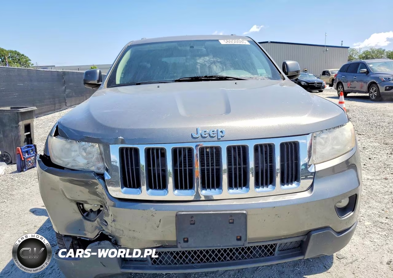 2013 Jeep Grand Cherokee Laredo VIN:1C4RJFAG9DC571168 - 5