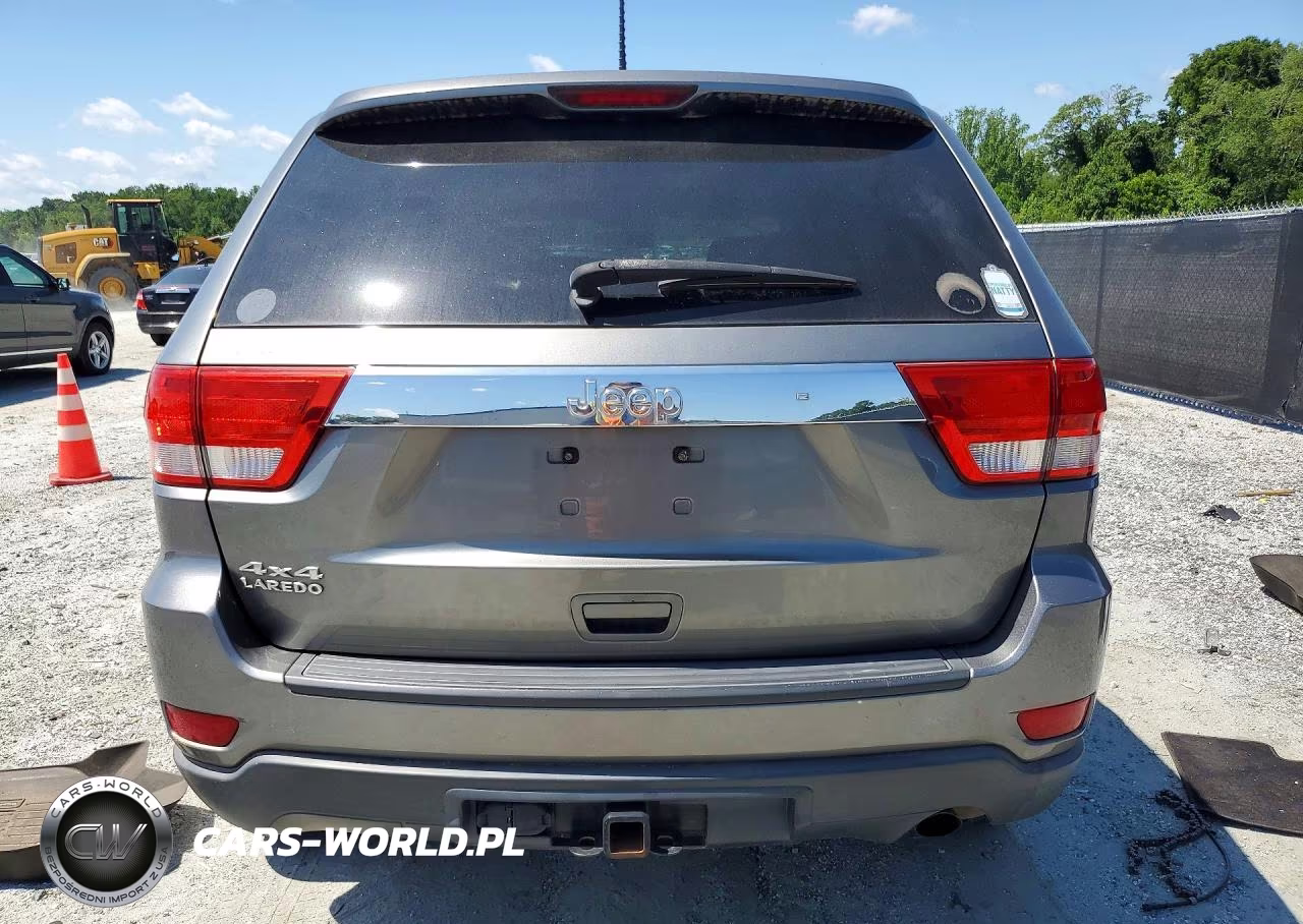 2013 Jeep Grand Cherokee Laredo VIN:1C4RJFAG9DC571168 - 6
