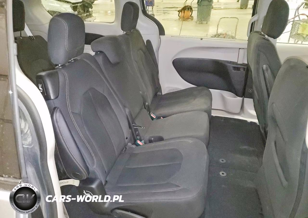 2019 Chrysler Pacifica Touring Plus VIN:2C4RC1FG0KR629873 - 11