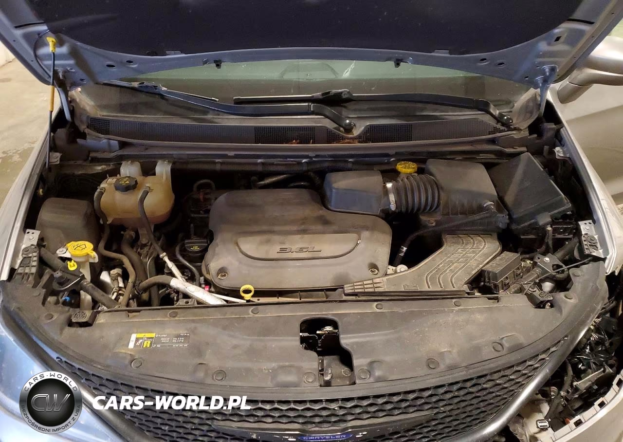 2019 Chrysler Pacifica Touring Plus VIN:2C4RC1FG0KR629873 - 12
