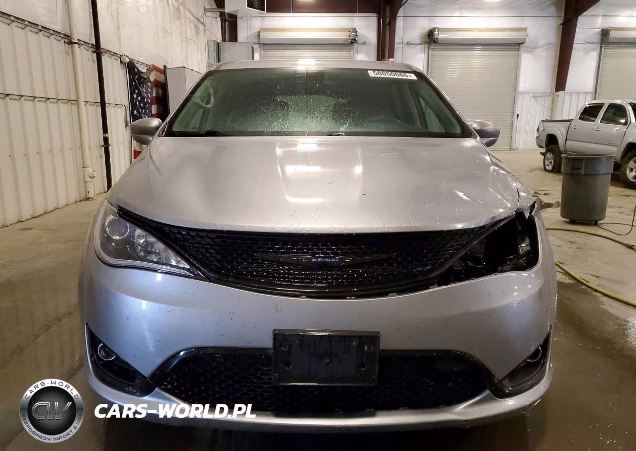 2019 Chrysler Pacifica Touring Plus VIN:2C4RC1FG0KR629873 - 5