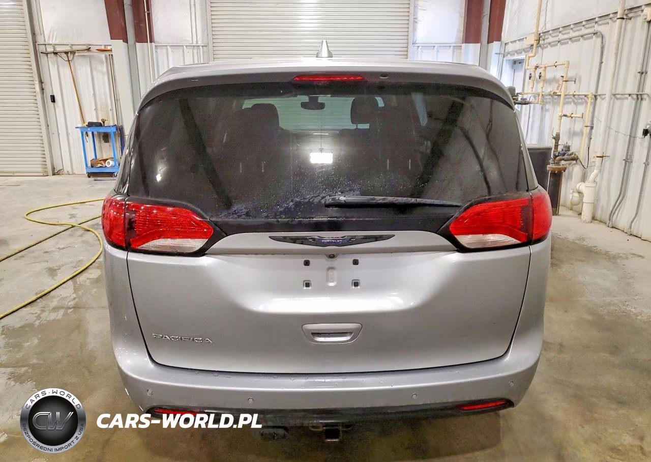 2019 Chrysler Pacifica Touring Plus VIN:2C4RC1FG0KR629873 - 6