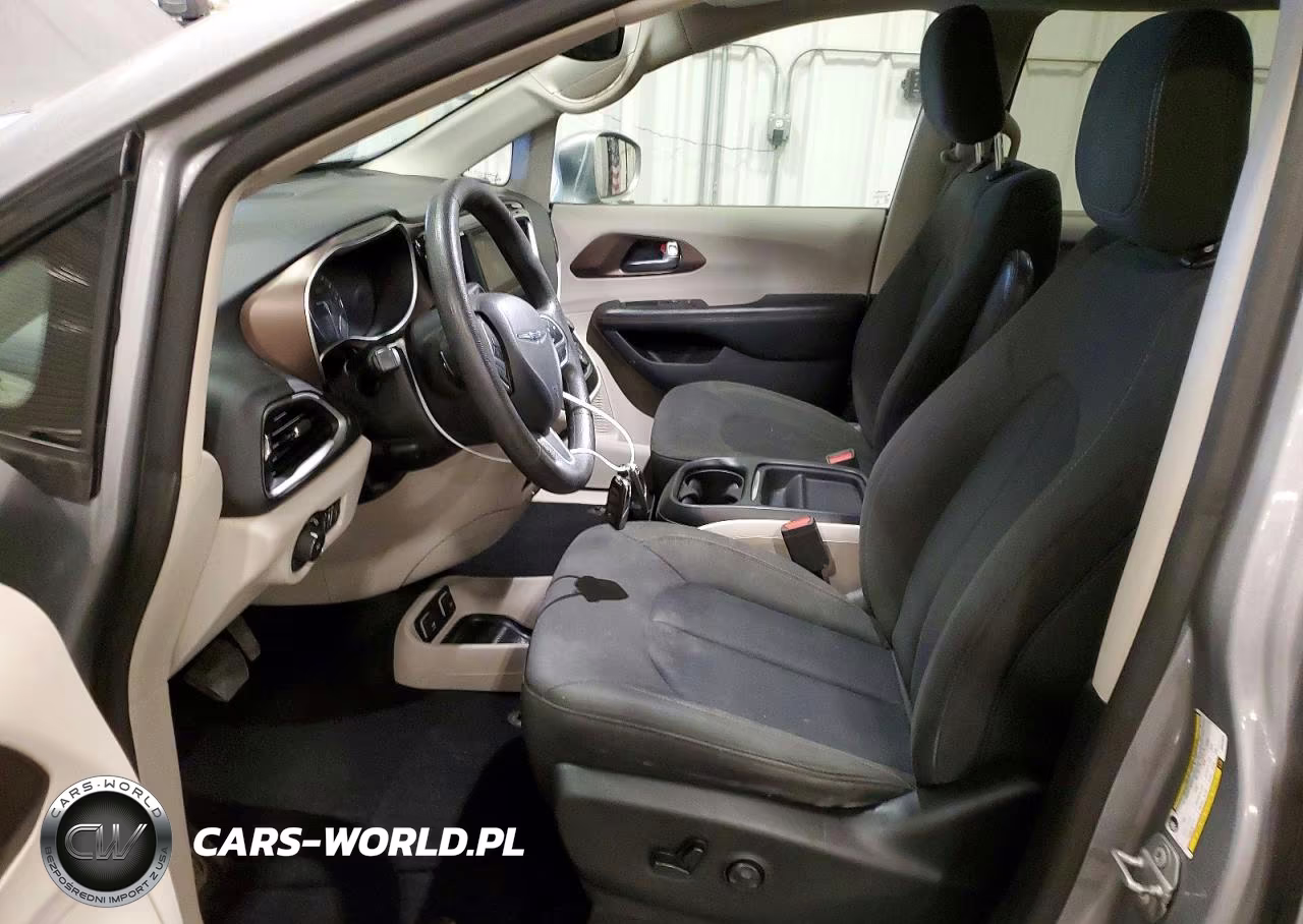 2019 Chrysler Pacifica Touring Plus VIN:2C4RC1FG0KR629873 - 7