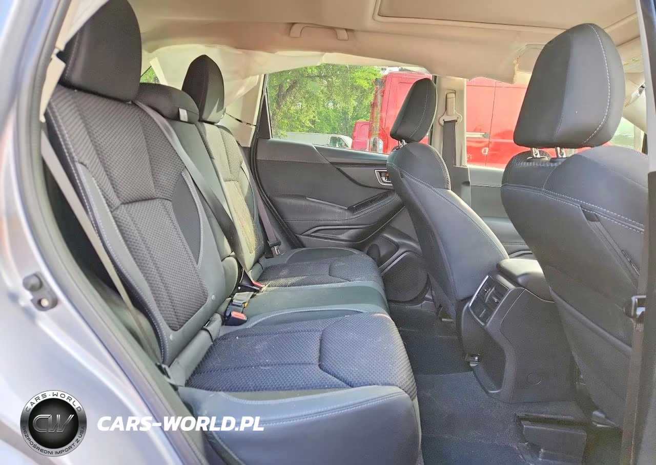 2023 Subaru Forester Premium VIN:JF2SKADC1PH444188 - 10